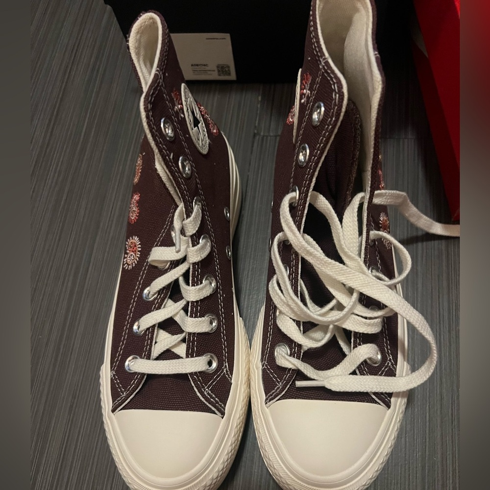 Classic High-Top Canvas Sneakers brown with paisley Accents
